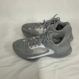 EUC Woman’s Nike air zoom sneakers